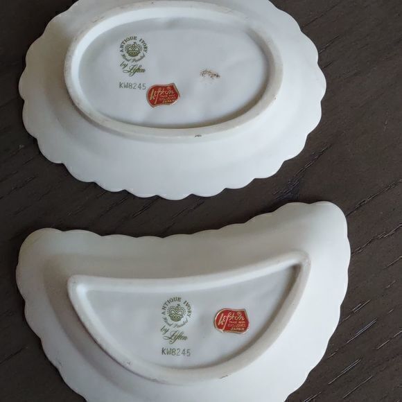 Lefton Antique Ivory Hand Painted Woven Edge Floral Trinket‎ and Soap Dish Set - Picture 7 of 7